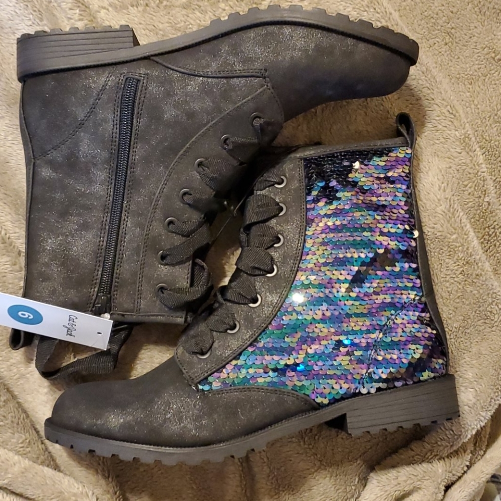 Girl's boots